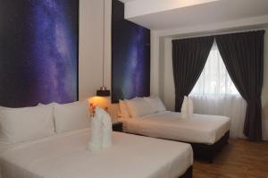 Postel nebo postele na pokoji v ubytování De Luna Hotel Sri Petaling