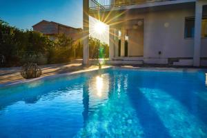 Bazén v ubytování TayLa-Apartment Vodice nebo v jeho okolí