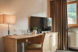 TV a/nebo společenská místnost v ubytování Hotel Kesslwirt