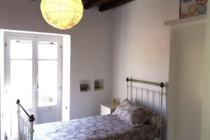Cama ou camas em um quarto em Artistic Cycladic Residence with spectacular panoramic view