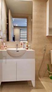 Bilik mandi di Khánh Phong Apartment 1 BR Greenbay Garden