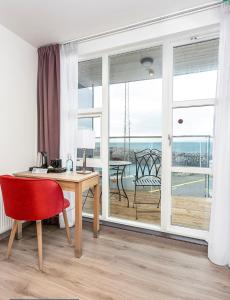 Rõdu või terrass majutusasutuses Hotel Duus by Keflavik Airport