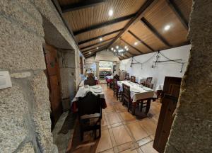 Reštaurácia alebo iné gastronomické zariadenie v ubytovaní Hotel A Torre do Xudeu