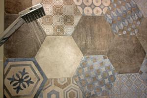 an overhead view of a tiled floor in a bathroom at Salentuosi - Salento Mille e una Notte in Racale
