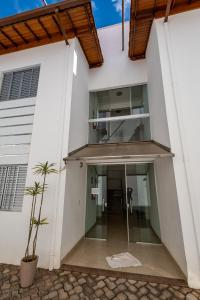 a view of the outside of a house with a balcony at Hospedaria Santo Antônio in Diamantina