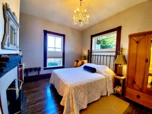 a bedroom with a bed and a chandelier at Captain's Inn at Moss Landing in Moss Landing