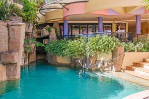 Bazén v ubytování Asiatic Suite at Nautilus Mooloolaba nebo v jeho okolí