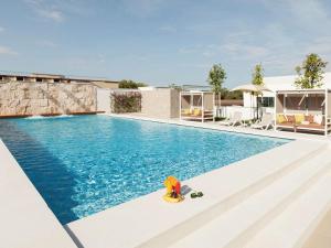 Bazén v ubytování Aparthotel Adagio Rome Vatican nebo v jeho okolí