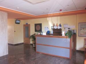 a lobby of a store with a counter with shoes at Hotel Totana Sur in Totana