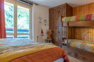 Двухъярусная кровать или двухъярусные кровати в номере The Heart of Cervino AS15