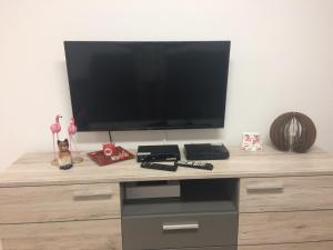 Apartamento Tobias Agaete Parque Playa del Ingles tesisinde bir televizyon ve/veya eğlence merkezi