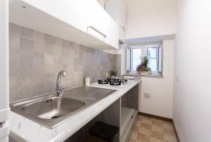 A kitchen or kitchenette at BB4U Apartments and Terrace