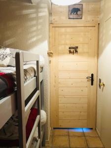 a room with a door leading to a bunk bed at Charmant studio Mont Dore in Le Mont-Dore