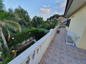 A balcony or terrace at Villa Capriccio Még 28 kép