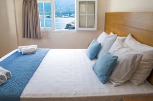 A bed or beds in a room at Villa Vasilis