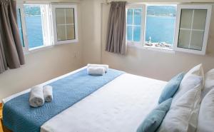 A bed or beds in a room at Villa Vasilis