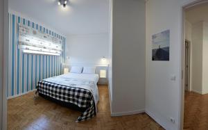 Giường trong phòng chung tại Casa das Aguarelas - Apartamentos