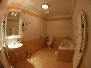 Baðherbergi á EA Hotel Tosca