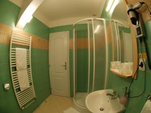 Baðherbergi á EA Hotel Tosca