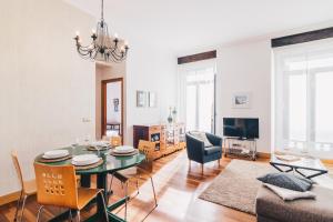 Televízia a/alebo spoločenská miestnosť v ubytovaní Haizean apartment by People Rentals
