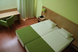 Cama ou camas em um quarto em Viseu Garden Hotel mais 21 fotos