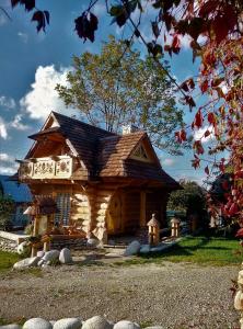 Budova, v ktorej sa horská chata nachádza + 37 fotografií