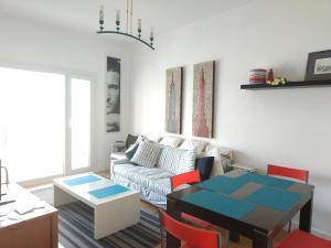 a living room with a couch and a table at Alojamiento Rúa Pino 110 in Vigo