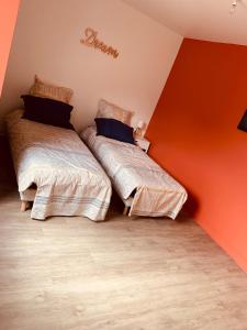 Postel nebo postele na pokoji v ubytování Le gîte de la mongatelais