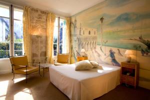 a bedroom with a bed and a painting on the wall at Le Windsor, Jungle Art Hotel in Nice +37 photos