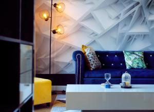 a living room with a blue couch and a coffee table at Wonderlove cocon (coeur de ville, cathédrale) in Nantes