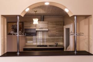 Η κουζίνα ή μικρή κουζίνα στο Annamari (кімната1)