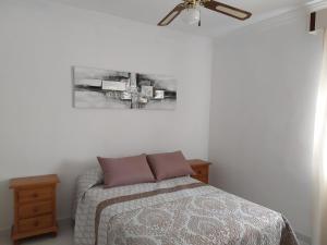 A bed or beds in a room at Alojamiento Rural Carmen