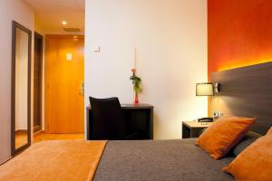 A bed or beds in a room at Bed and Breakfast El Pekinaire