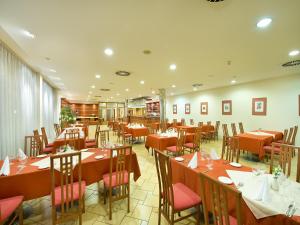 Restaurace v ubytování Ramada Airport Hotel Prague