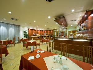 Restaurace v ubytování Ramada Airport Hotel Prague