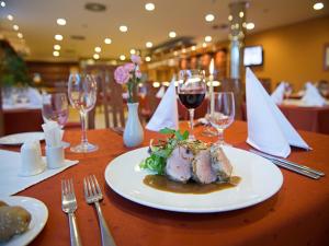 Nápoje v ubytování Ramada Airport Hotel Prague