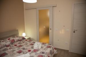 Postel nebo postele na pokoji v ubytování B&B Miramare Suite