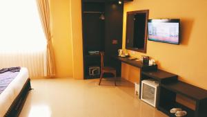 Kuchyň nebo kuchyňský kout v ubytování Grand Madani Hotel