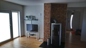 a living room with a flat screen tv and a tv stand at Ferienhaus Saremba in Joachimsthal