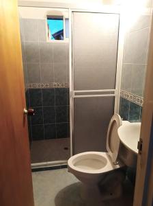 Et badeværelse på Apartamento de Guatapé + 1 billede