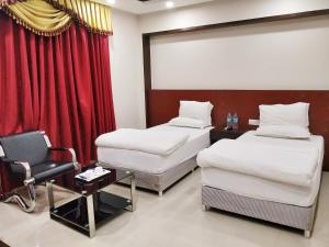Bodhgaya Seven Inn Hotel n Restaurant的休息区