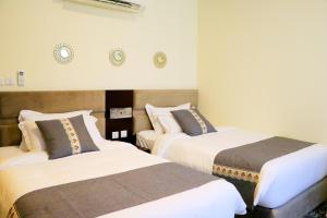 Ένα ή περισσότερα κρεβάτια σε δωμάτιο στο Salalah Royal Hotel Suites