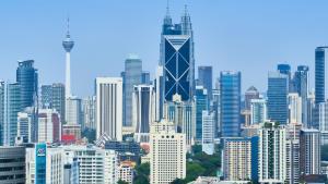 widok na duże miasto z wysokimi budynkami w obiekcie 3 Towers 10min to KLCC next to Hospital Gleneagle w Kuala Lumpur