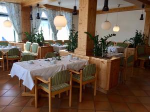 Restauracja lub miejsce do jedzenia w obiekcie THERMEN - APARTMENT BIODORF Bad Waltersdorf