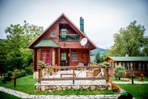 Vonkajšia záhrada v ubytovaní Kedra Village