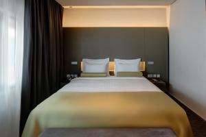 72 Hotel Sharjah客房内的一张或多张床位