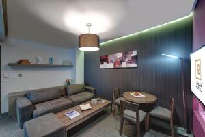 72 Hotel Sharjah的休息区