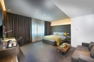 72 Hotel Sharjah客房内的一张或多张床位