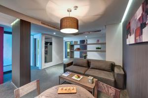 72 Hotel Sharjah的休息区