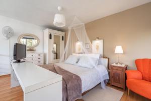 Giường trong phòng chung tại Akivillas Sesimbra Ocean +20 ảnh